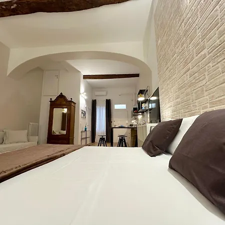 Senzanome Apartment *